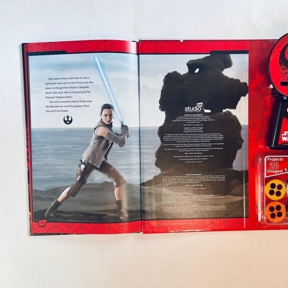 NWT Star Wars The Last Jedi Movie Theater Storybook and Projector - Picture 7 of 8